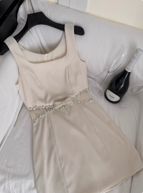Elegant Square Neck Sleeveless Hollow Diamond Birthday Short Skirt Homecoming Dress Main image