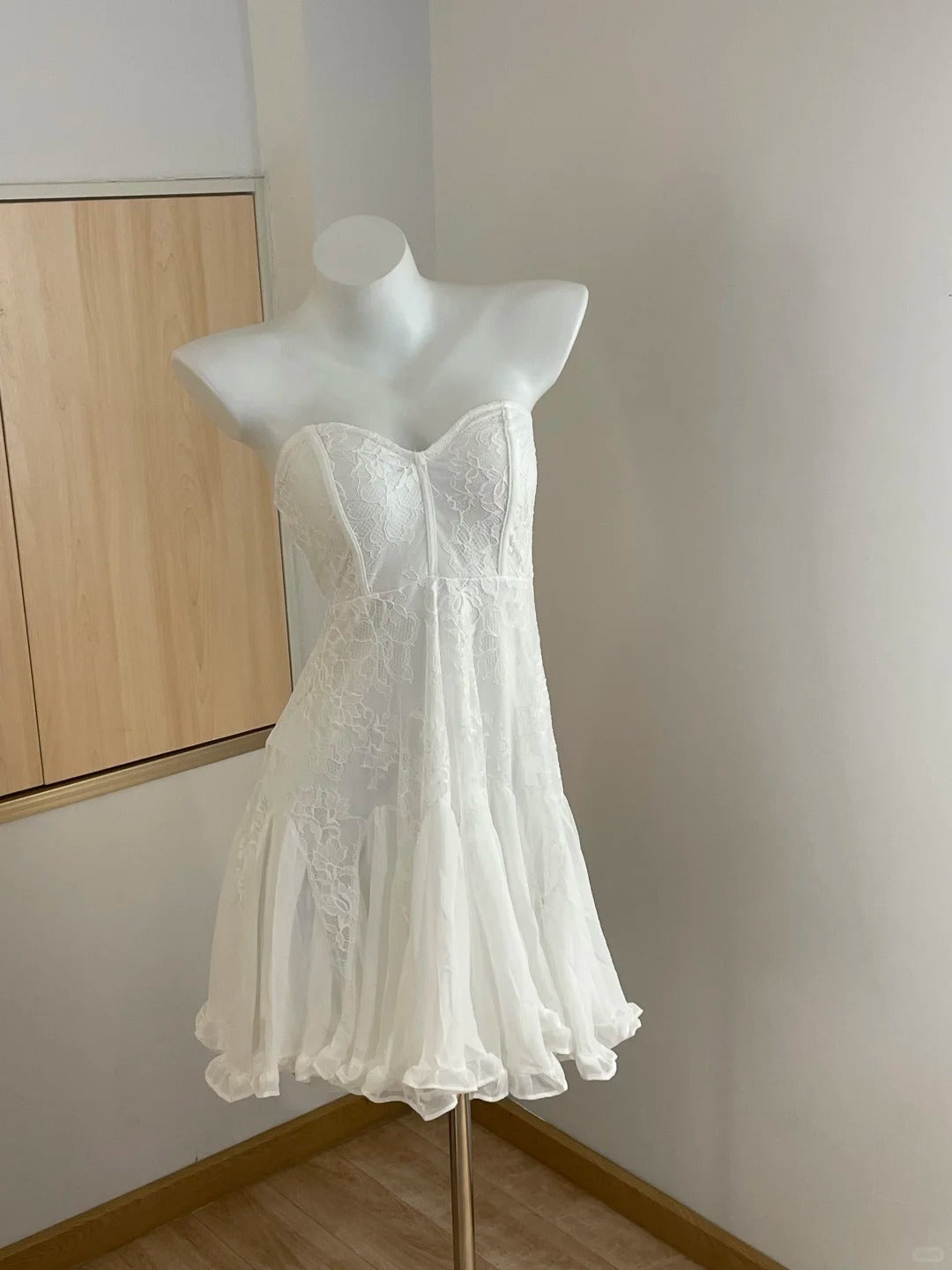 Elegant Tube Top White Lace Splicing Mesh A-Line 17Th Birthday Homecoming Dress Main image