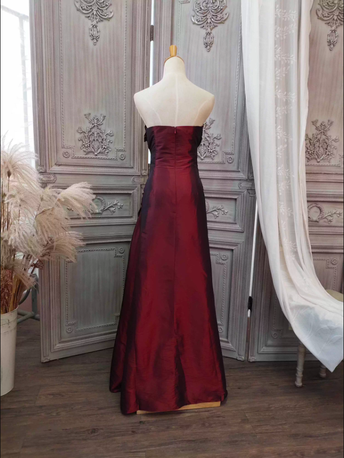 Elegant Vintage Burgundy Strapless Ruched Satin Long Classy Prom Dress