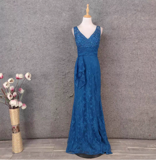 Elegant Vintage Royal Blue V-Neck Lace Long Classy Prom Dress
