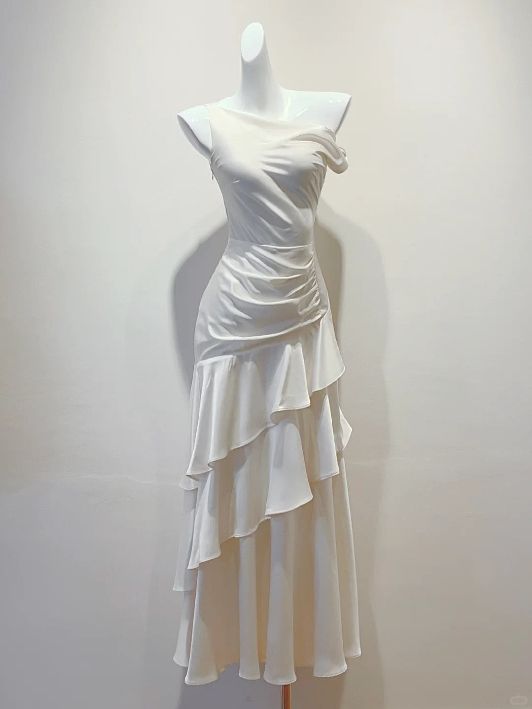 Elegant White Mermaid Ruffle Satin Classy Prom Dress Bridesmaid Dress Main image