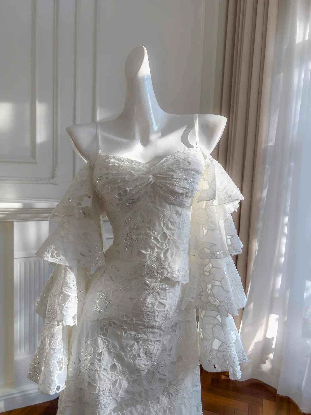 Elegant White Mermaid Strapless Off-The-Shoulder Lace Long Classy Prom Dress