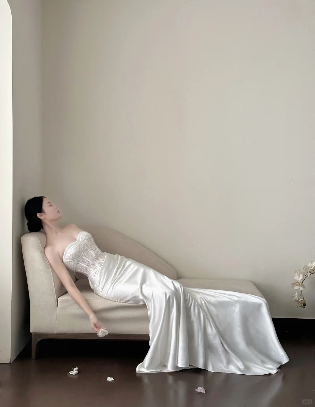 Elegant White Mermaid Sweetheart Neckline Lace Satin Long Wedding Dress Secondary image