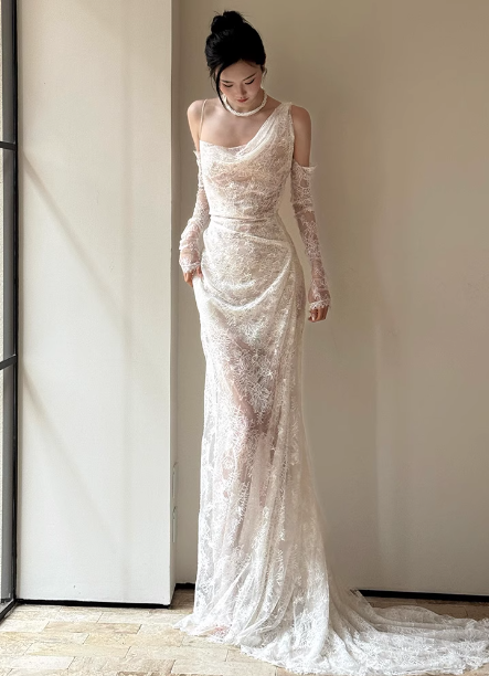 Elegant White Strappy Backless Lace Train Wedding Dress Main image