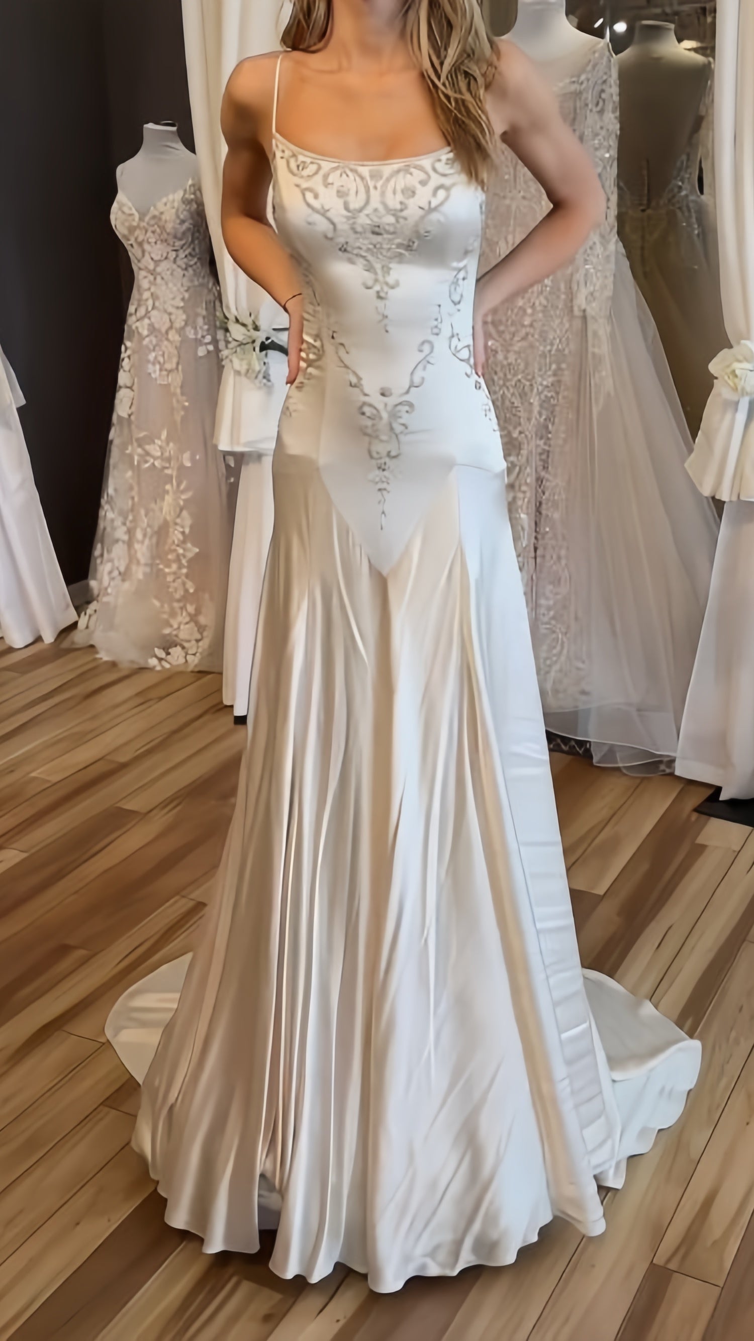 Exquisite Ivory Mermaid Long Wedding Dress Appliques Satin Bridal Dress