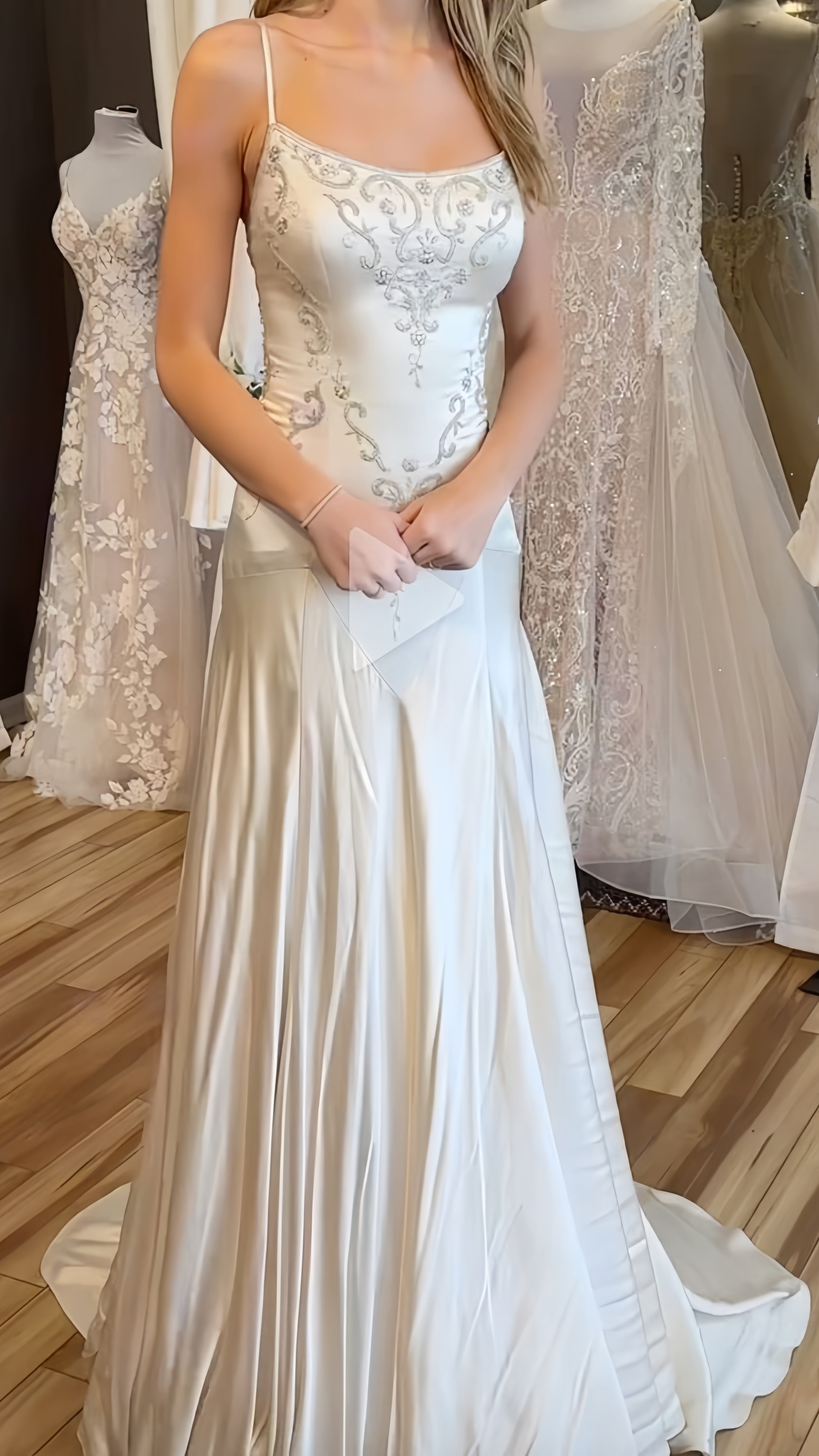 Exquisite Ivory Mermaid Long Wedding Dress Appliques Satin Bridal Dress