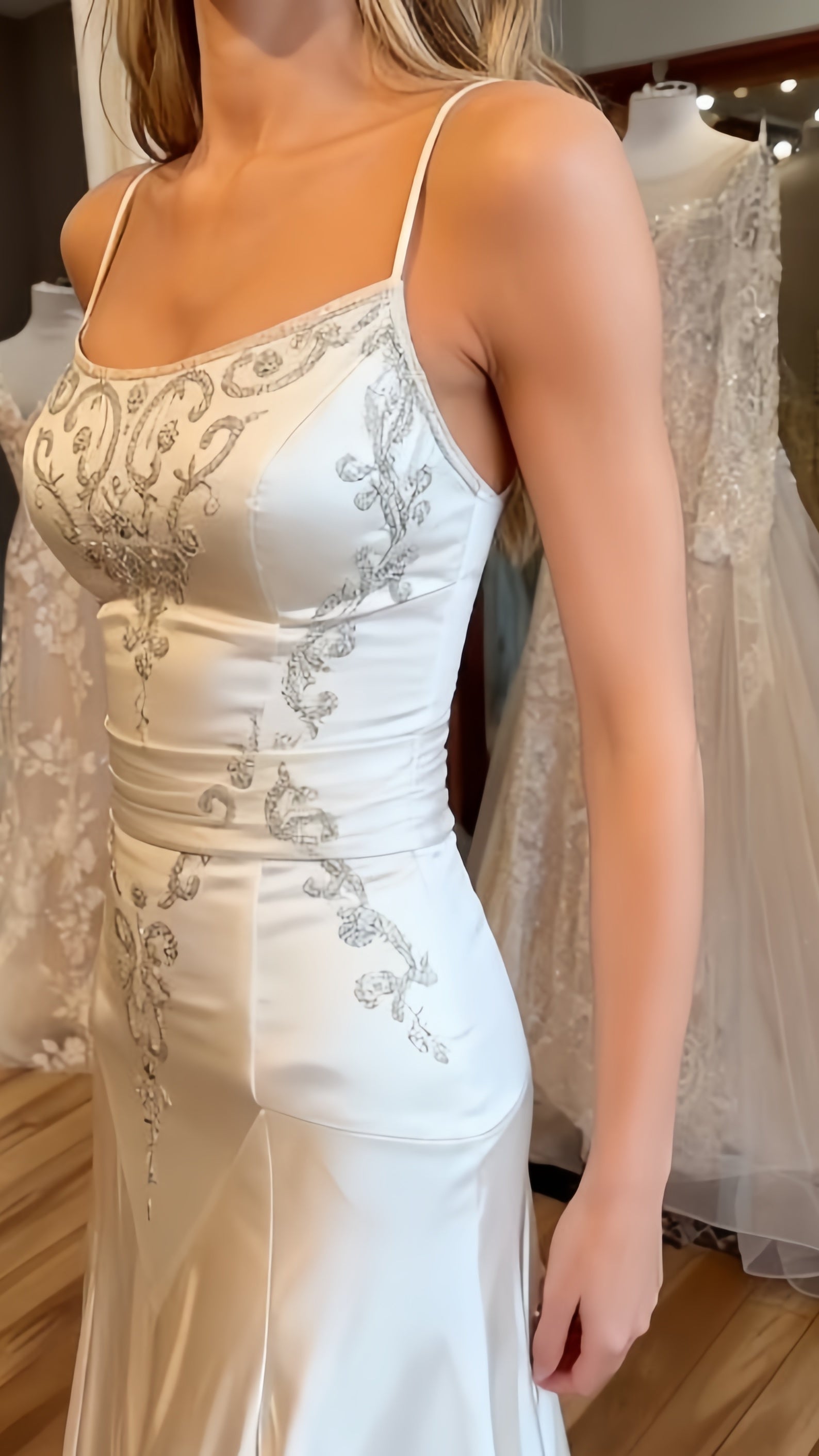 Exquisite Ivory Mermaid Long Wedding Dress Appliques Satin Bridal Dress