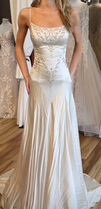 Exquisite Ivory Mermaid Long Wedding Dress Appliques Satin Bridal Dress