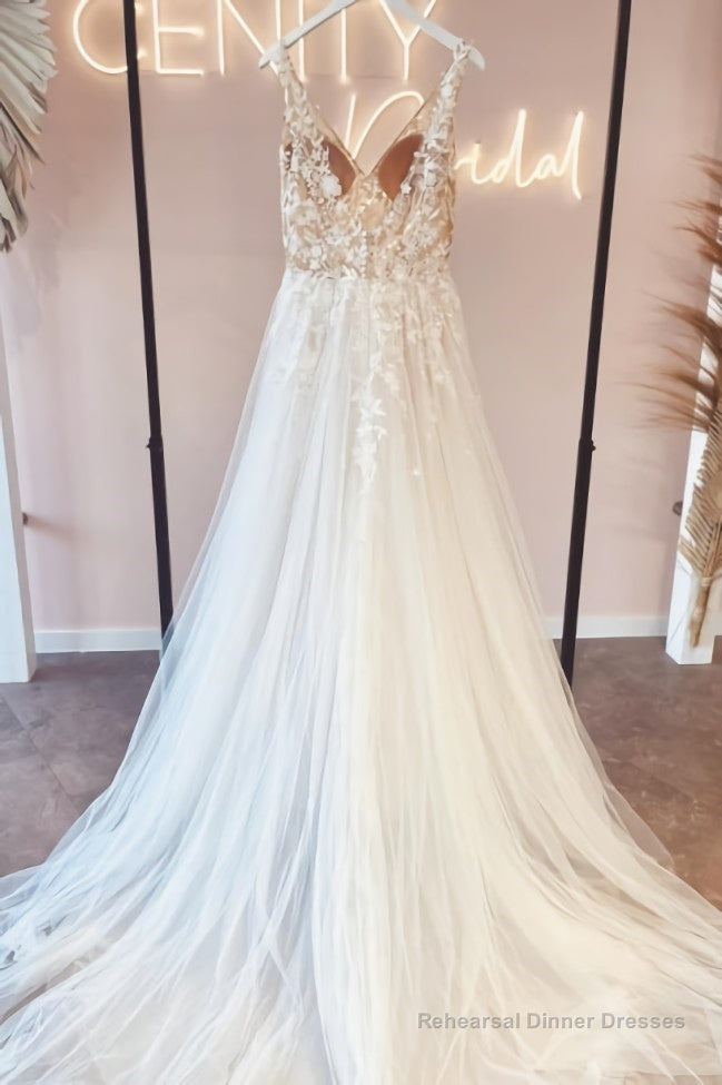 Fabulous Long V-Neck Sleeveless Lace Backless Wedding Dresses Online Secondary image