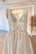 Fabulous V-Neck Spaghetti-Straps Sleeveless Long Lace Wedding Dresses Online