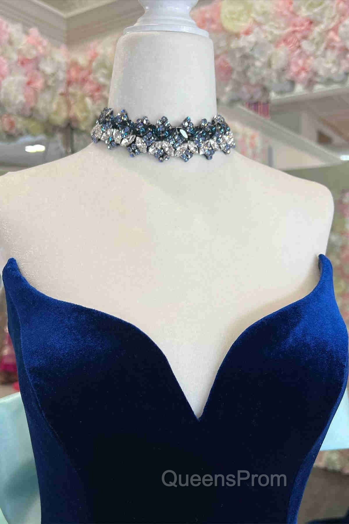 Fitted Mermaid Royal Blue Velvet Evening Prom Dress With Bow Secondary image