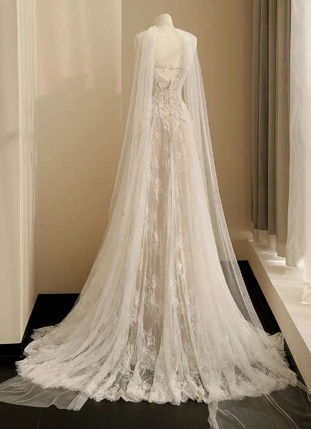 Flowing Lace Sweetheart Neckline A-Line Tulle Wedding Dress