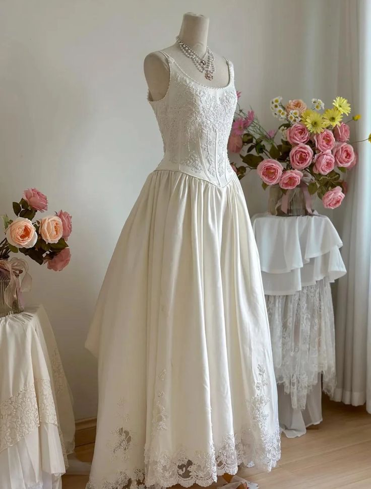 White Lace Retro Elegant Long Satin Dress Main image