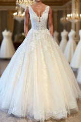 Gorgeous Long A-Line Tulle Wedding Dress With Appliques Lace