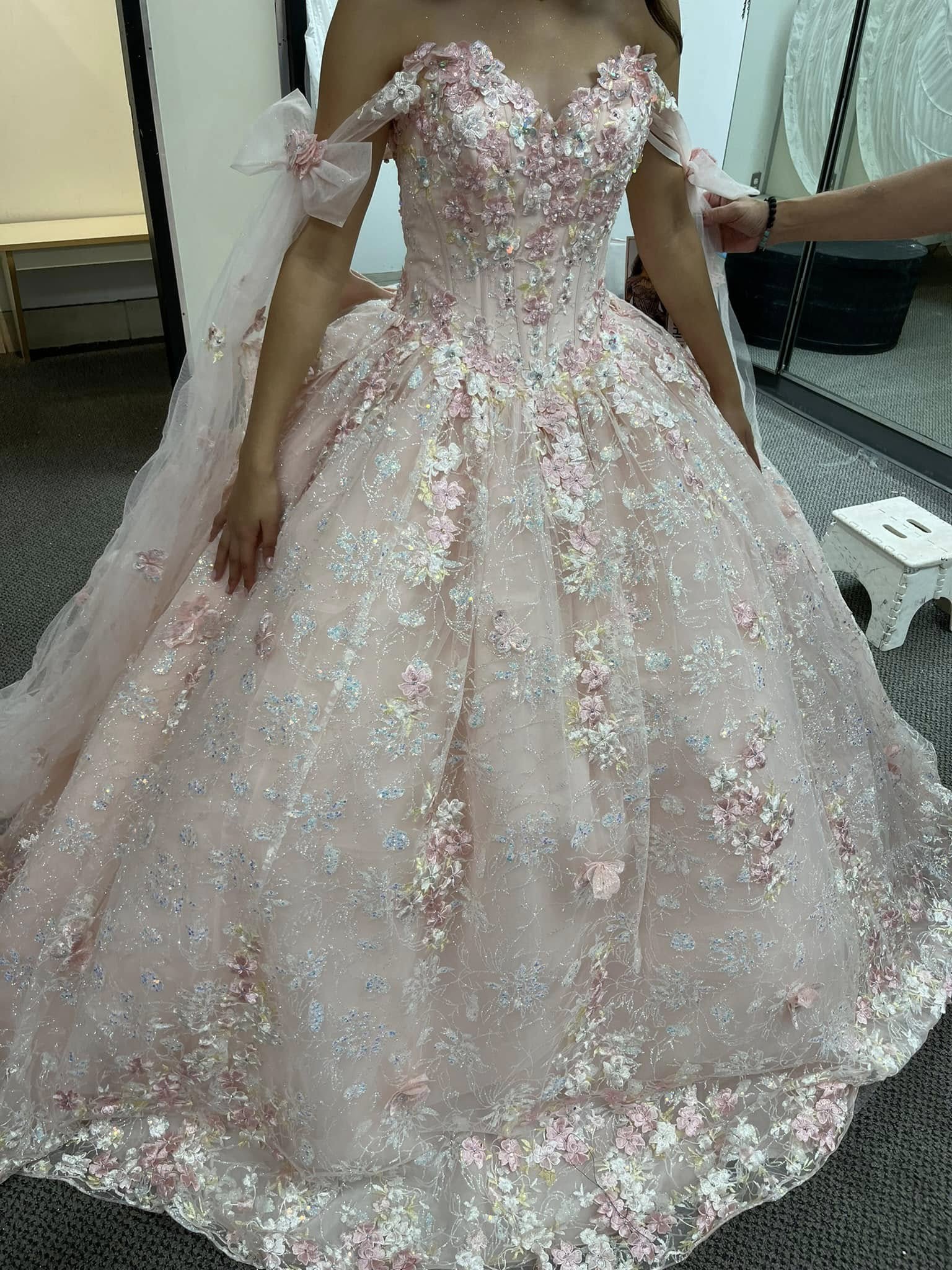 Gorgeous Pink Applique Ball Gowns Tulle Lace Off-The-Shoulder Long Quinceanera Dress Tulle Sweet Birthday Dress