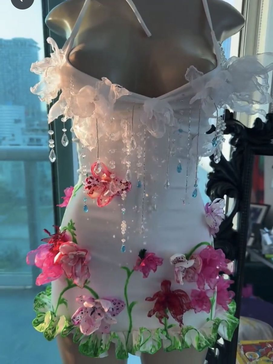 Gorgeous White Halter Satin 3D Flower Beaded Tassel Sheath Cocktail Dress Short 6Th Grade Homecoming Dress Main image