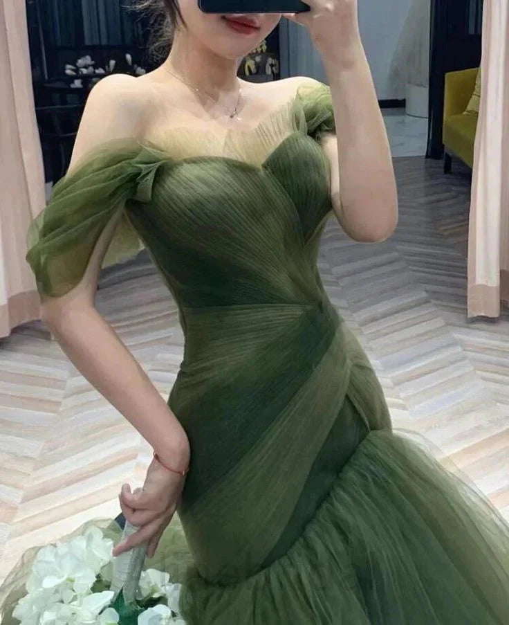 Green Beautiful Elegant Long Tulle Off-Shoulder Ball Gown Classy Evening Dress Secondary image
