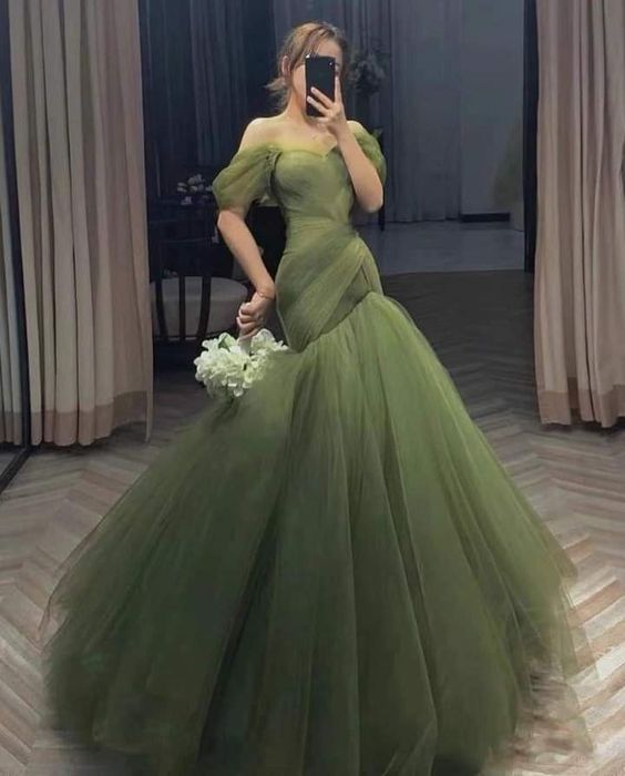 Green Beautiful Elegant Long Tulle Off-Shoulder Ball Gown Classy Evening Dress Main image