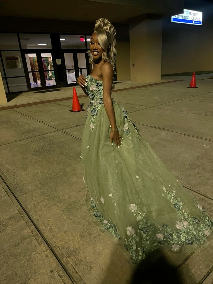 Green Strapless Long Classy Prom Dress With Appliques Secondary image