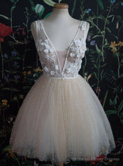 Ivory Tulle V-neck Appliques Homecoming Dress