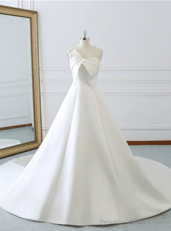 Ivory White Strapless Lotus Leaf Butterfly Satin Wedding Dress With Train Main image