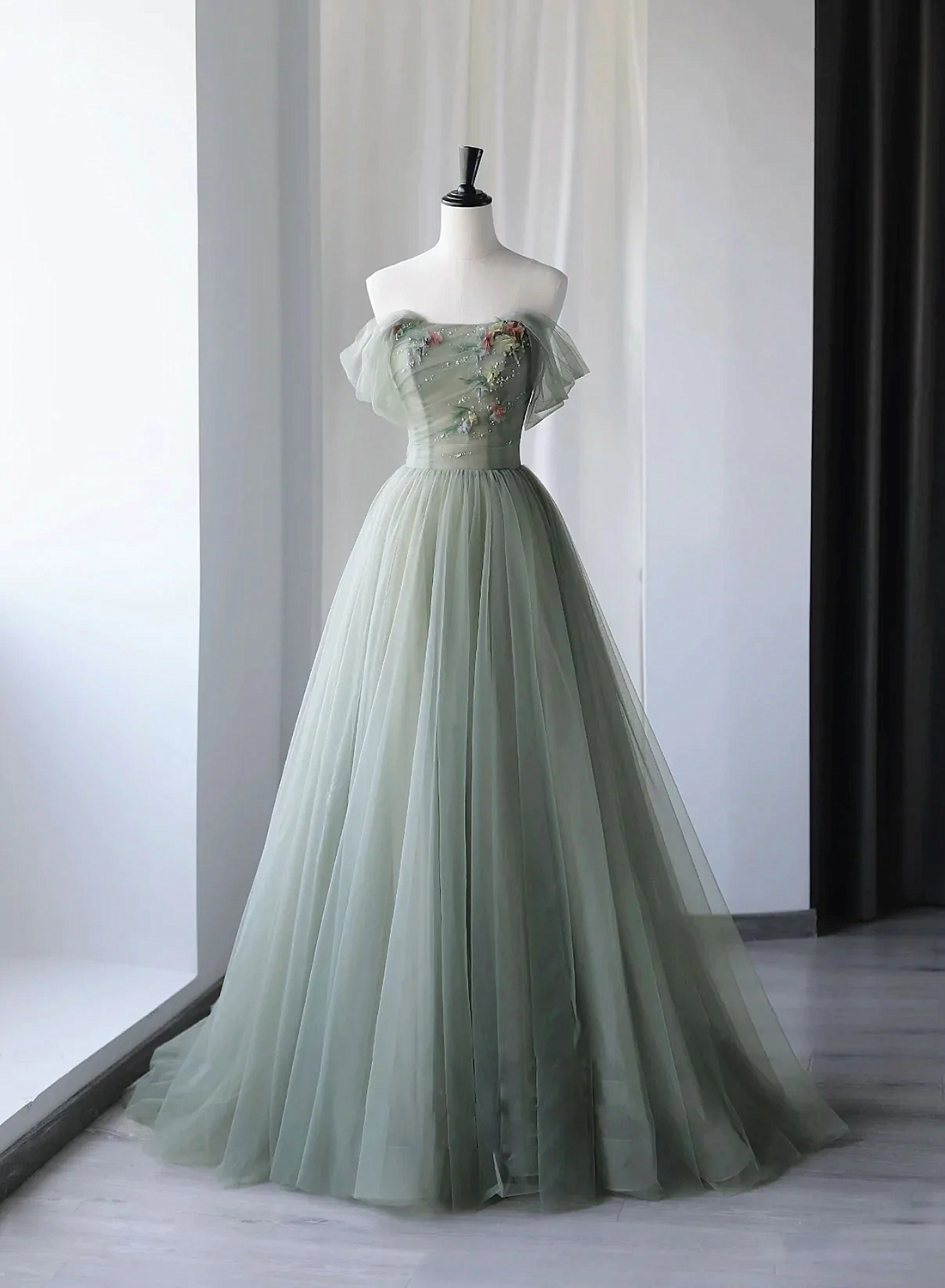 Light Green Sweetheart Beaded And Flowers Party Dress, Tulle Green Classy Dress