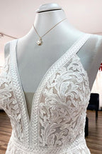 Long A-line Sleeveless Tulle Lace Appliques Open Back Wedding Dress