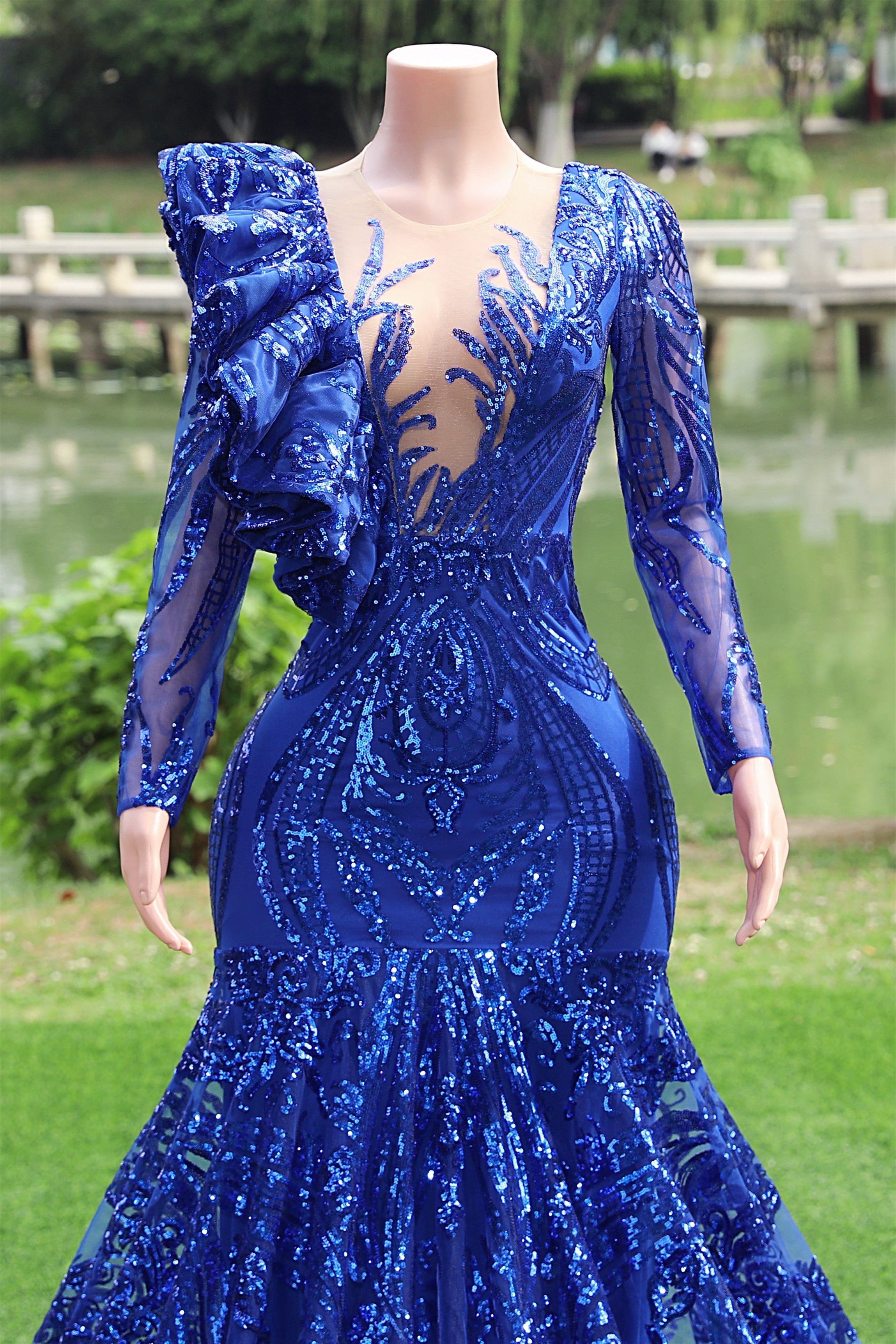 Long Sleeves Royal Blue Mermaid Ruffles V-Neck Floor Length Prom Dresses