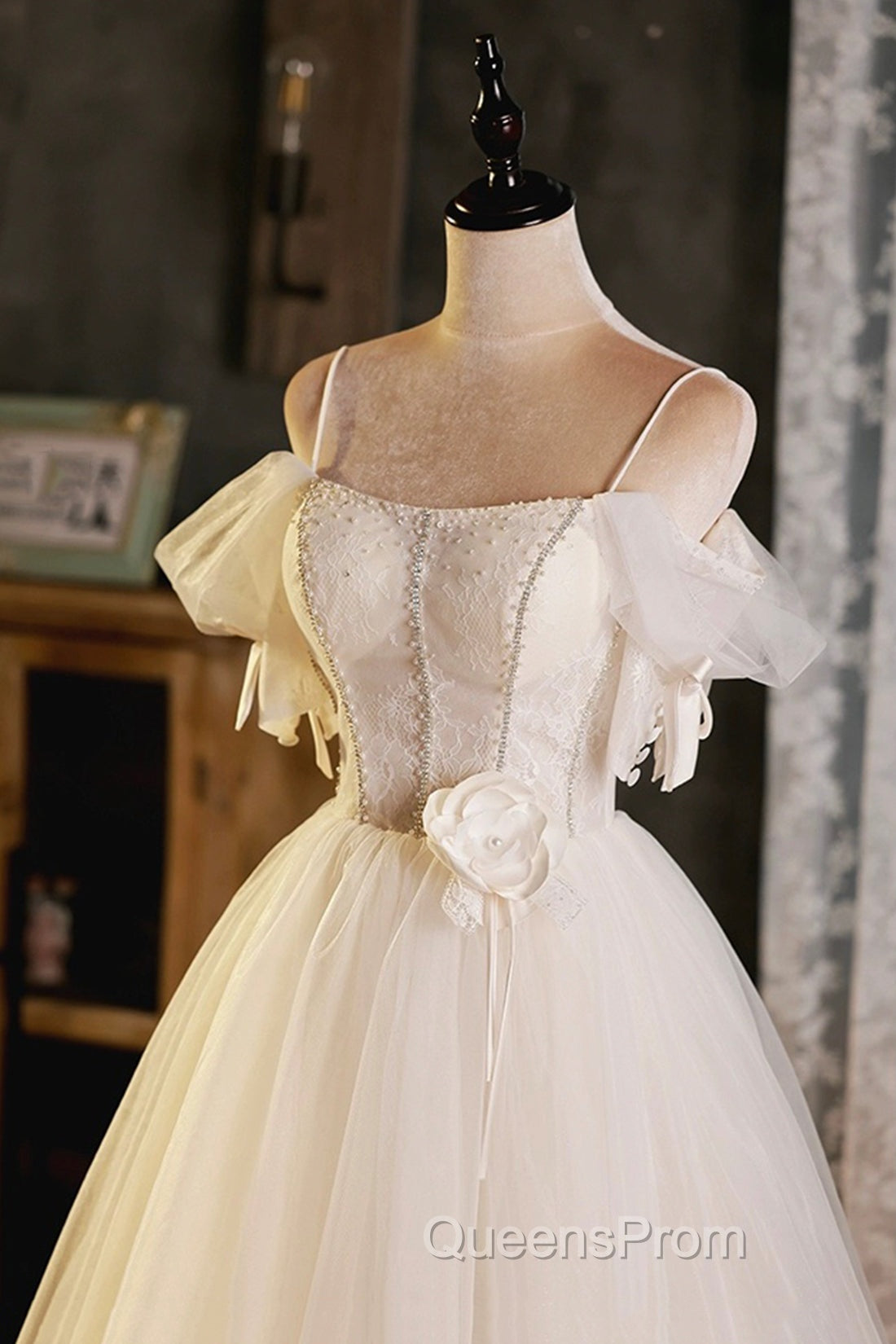 Lovely Spaghetti Strap Tulle Short Evening Prom Dress, Light Champagne A-Line Evening Party Dress