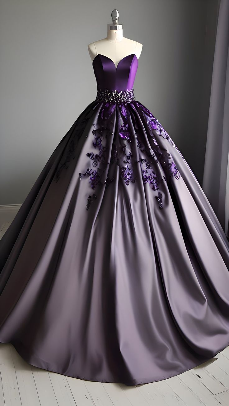 Luxurious And Exquisite Long Ball Gown Main image