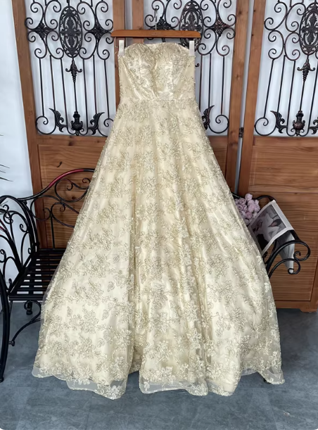 Luxurious Champagne Gold A-Line Strapless Embroidered Lace Tulle Long Classy Prom Dress