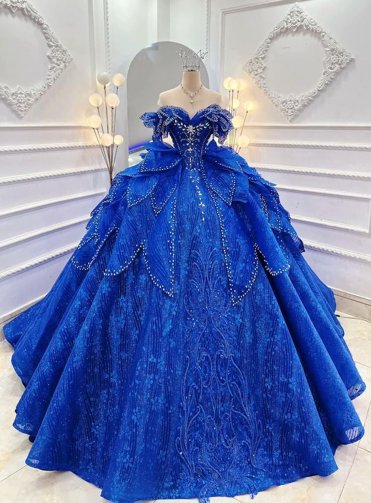 Luxurious And Exquisite Long Ball Gown Main image
