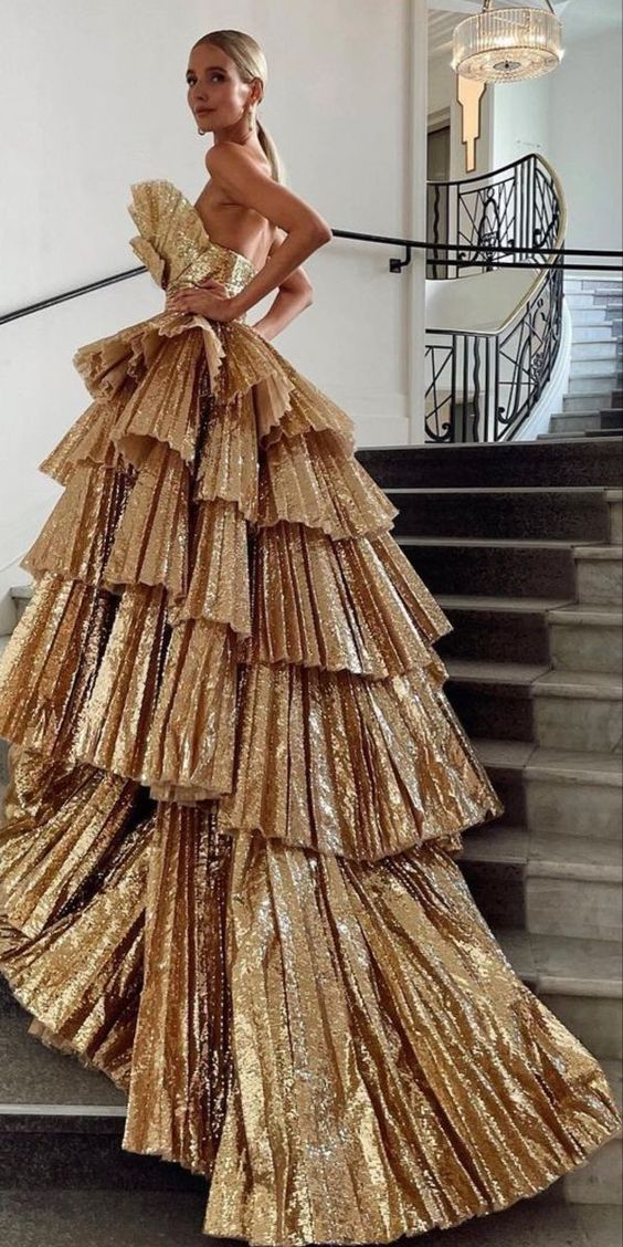 Luxurious Gold Strapless Pleated Irregular Neck Layered Classy Prom Dress Ball Gown Quinceanera Party Dress