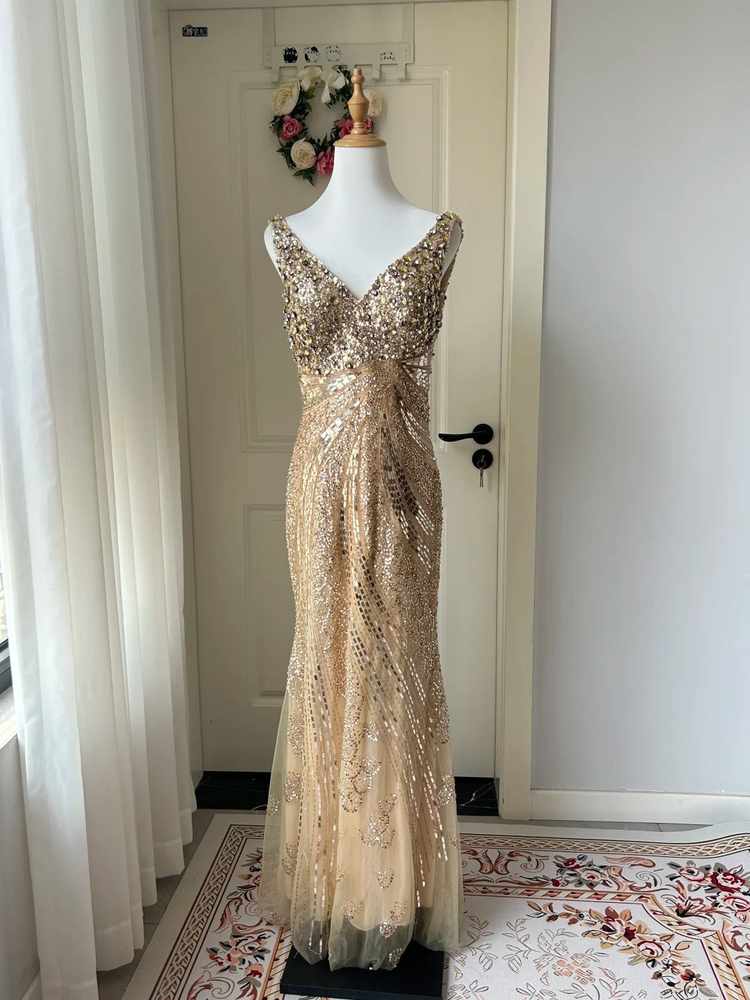 Luxurious Gold V-Neck Mermaid Sequined Long Classy Prom Dress Secondary image