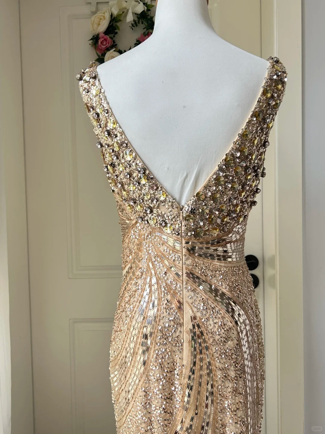 Luxurious Gold V-Neck Mermaid Sequined Long Classy Prom Dress