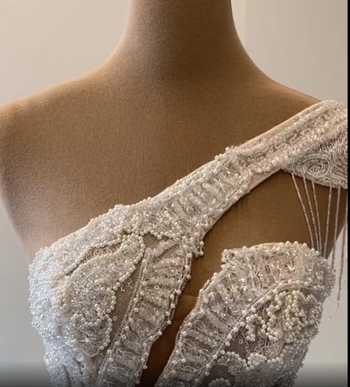 Luxurious Lace Beaded Wedding Dress One Shoulder Mermaid Bridal Gowns Crystal Beads Sequin Sweep Train