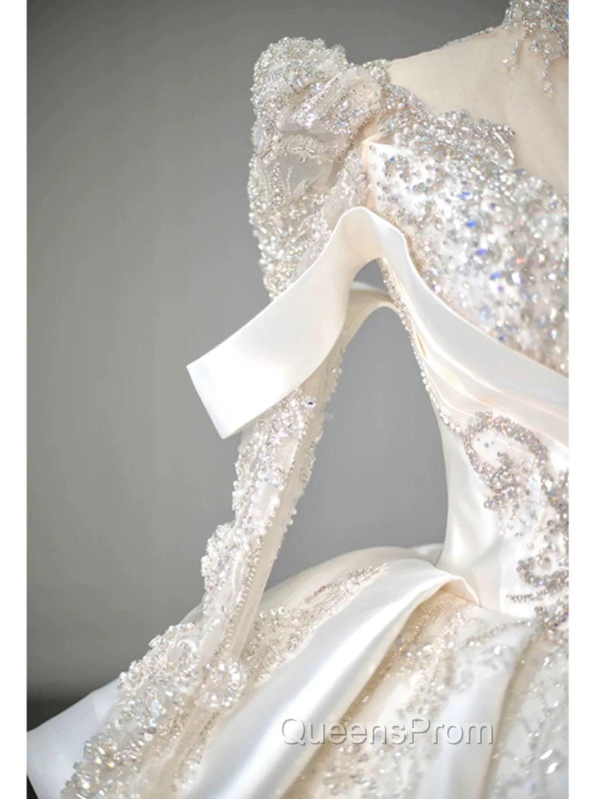 Luxury Ball Gown High Neckline Long Sleeves Sequin White Wedding Dress Brides Dress