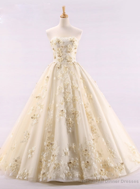 Luxury Ball Gown Strapless Tulle Appliques Wedding Dress Main image