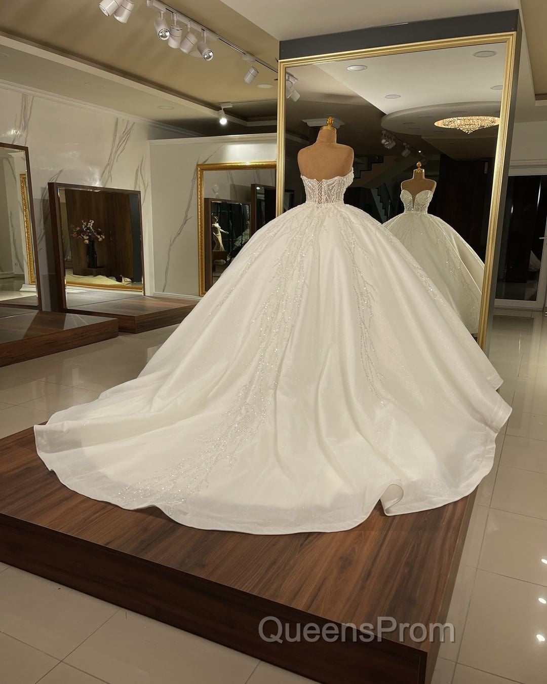 Luxury Long Ball Gown Sweetheart Glitter Wedding Dress Secondary image