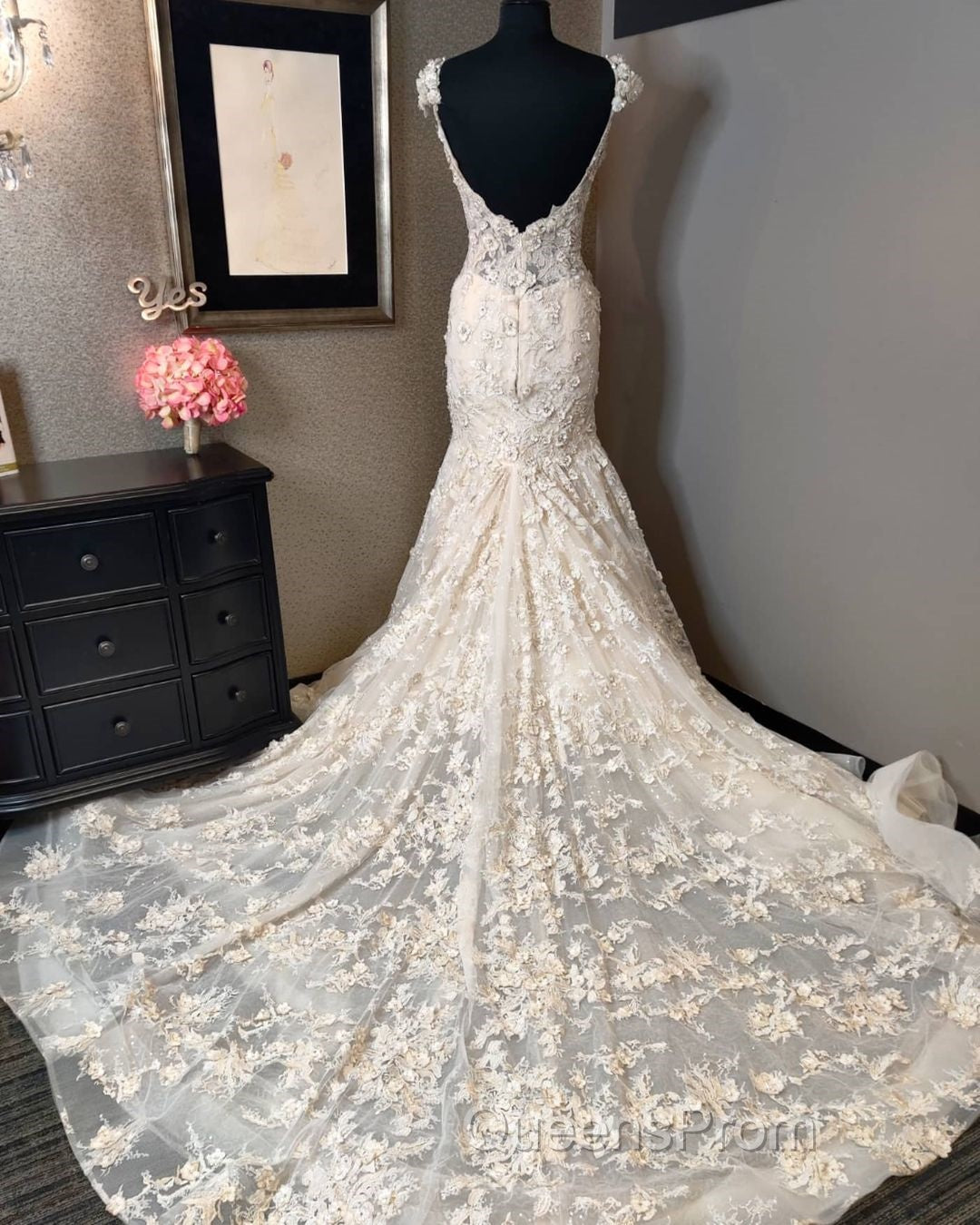 Luxury Mermaid Sweetheart Lace Backless Wedding Dress Secondary image
