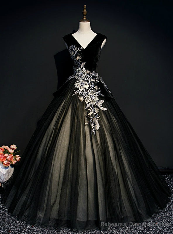 Make Your Prom a Dream Black Ball Gown Tulle V-neck Appliques Quinceanera Dress Main image