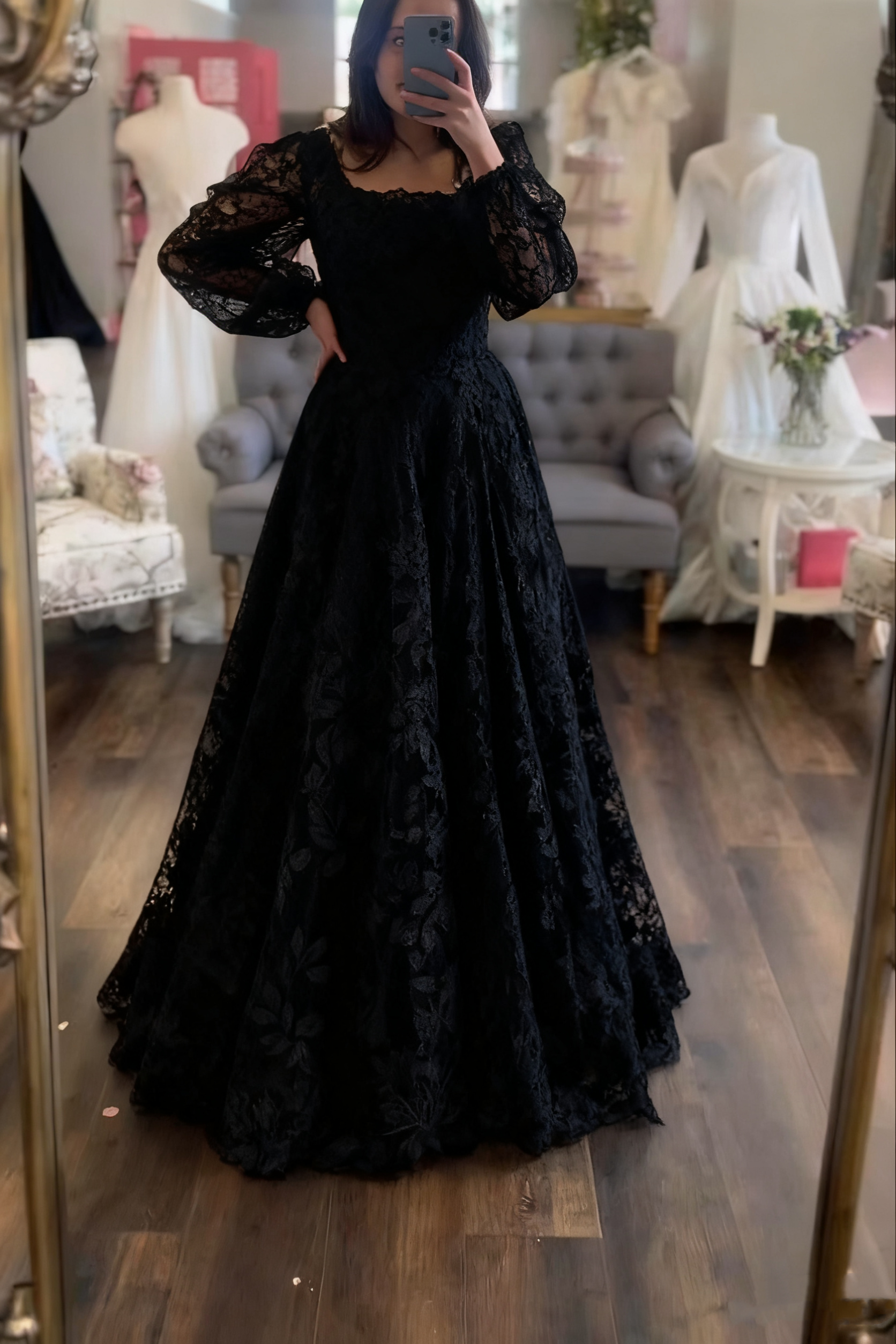Modest Wedding Dress Long Sleeve Lace Applique Classic A-Line Wedding Dress