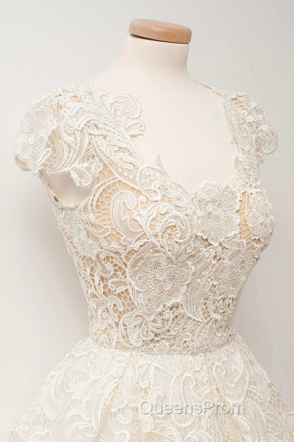 A-line Scoop Lace Short Evening Prom Dress Cap Sleeves Homecoming Dress