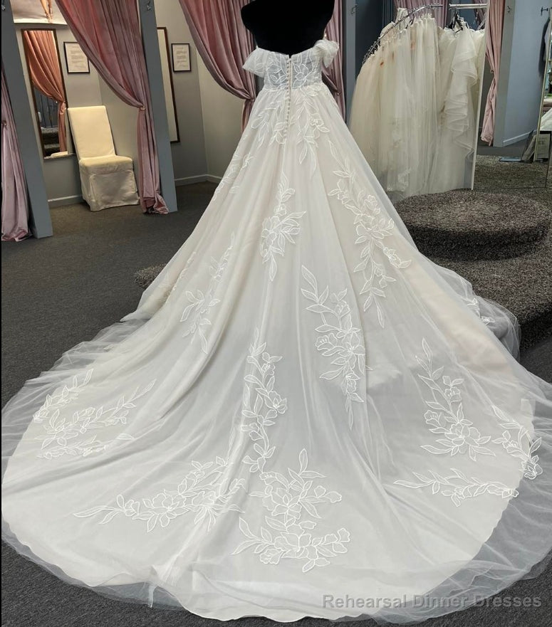 Off the Shoulder A-line Tulle/Lace Wedding Dress Secondary image