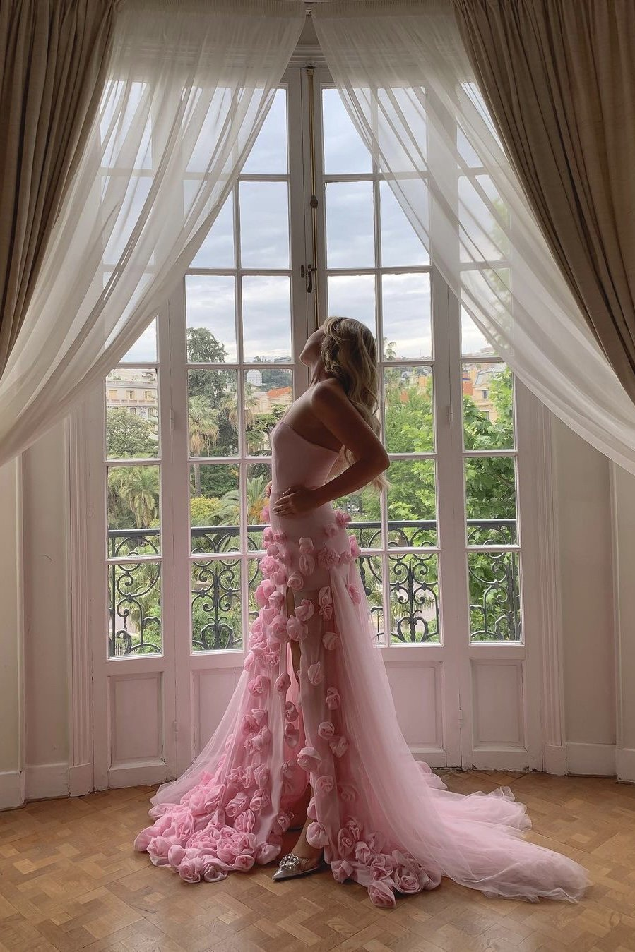 Elegant Pink Strapless 3D Flowers Tulle Mermaid Long Classy Prom Dress With Slit
