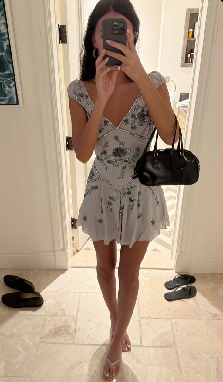 Pretty A Line V Neck Gray Chiffon Classy 8Th Grade Homecoming Dress Summer Middle School Hoco Dress 18Th Birthday Outfits