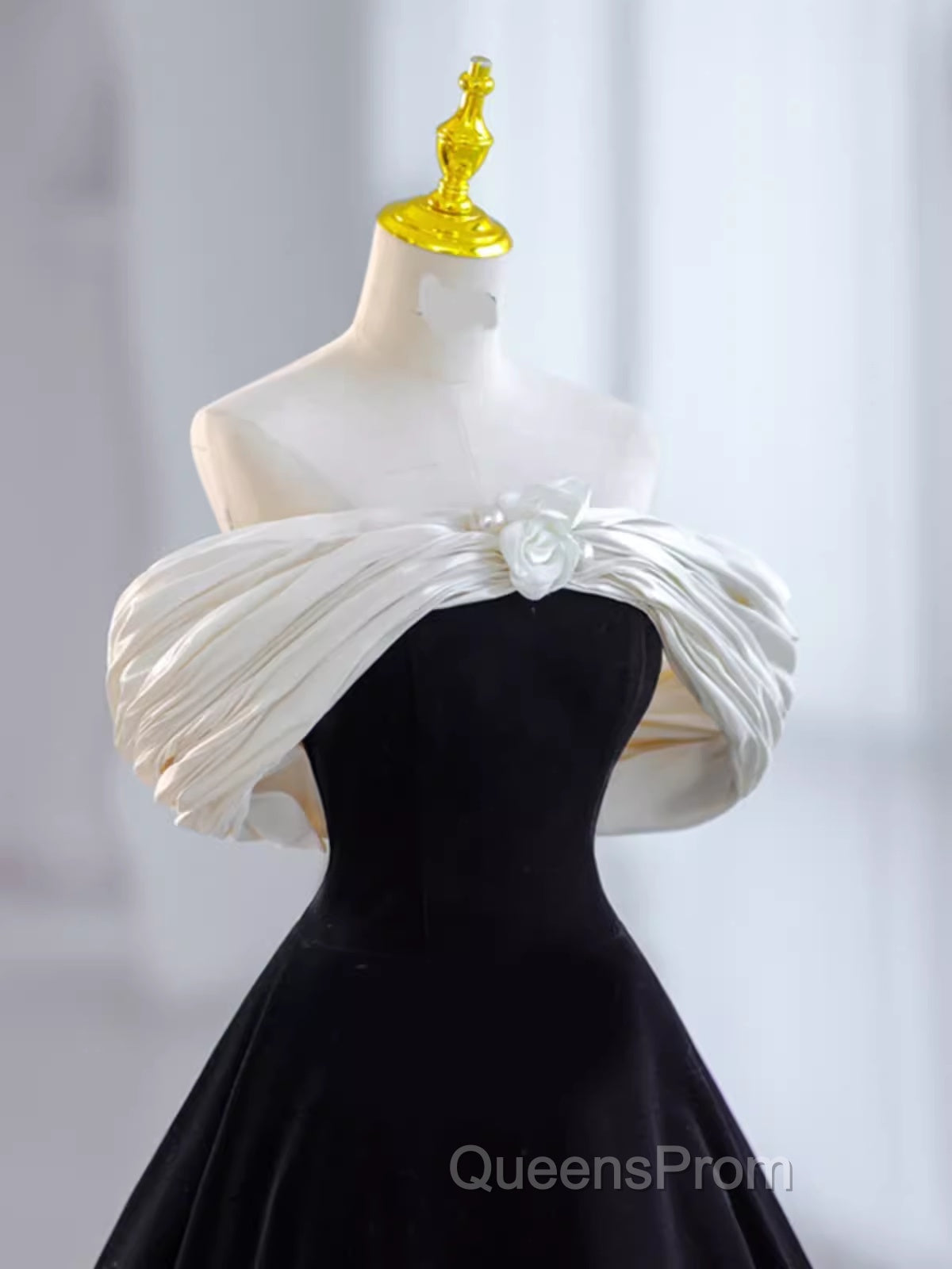 Pretty Ball Gown Off The Shoulder Black Velvet Evening Party Dress Evening Prom Dress With Flower