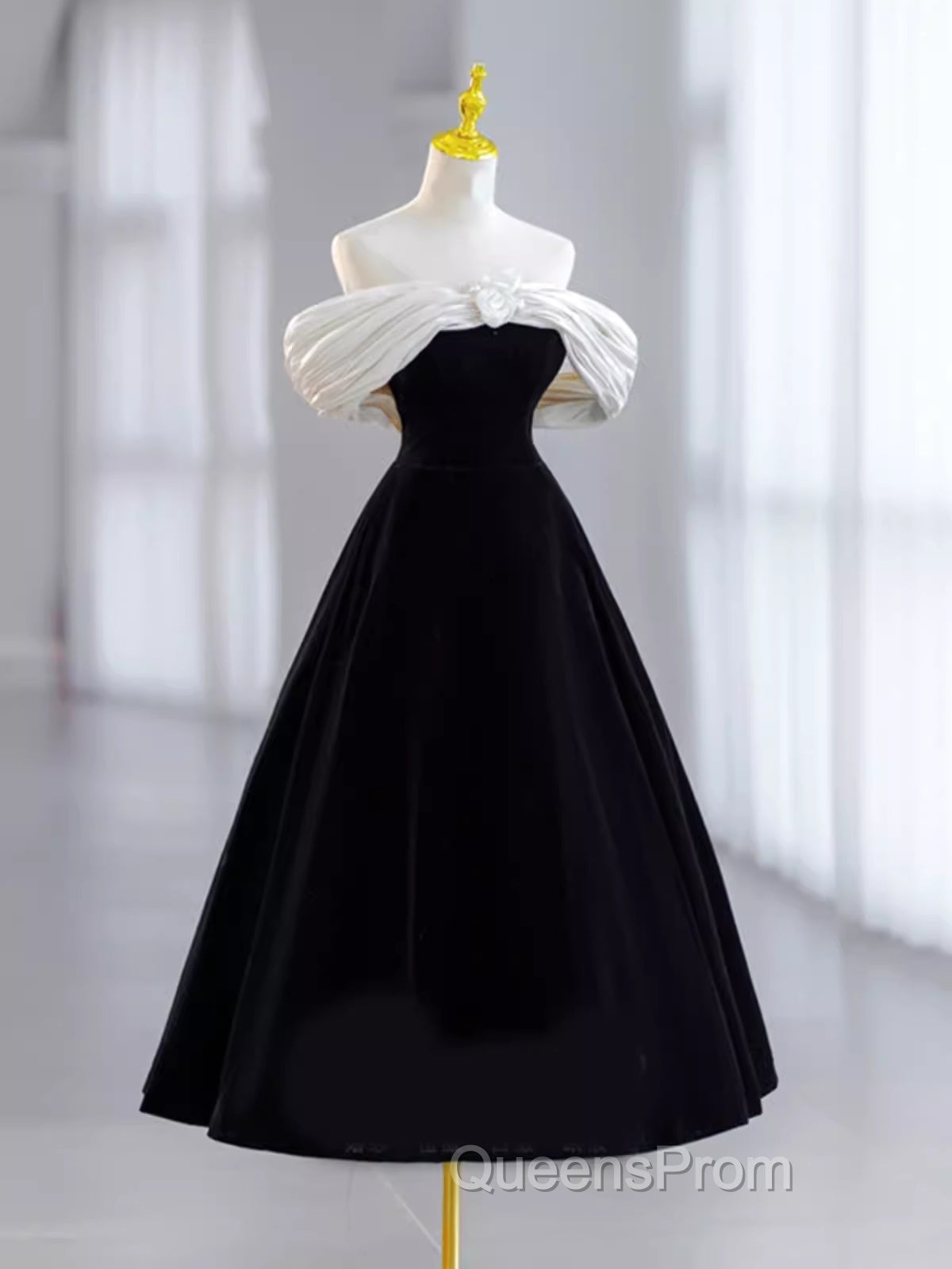 Pretty Ball Gown Off The Shoulder Black Velvet Evening Party Dress Evening Prom Dress With Flower