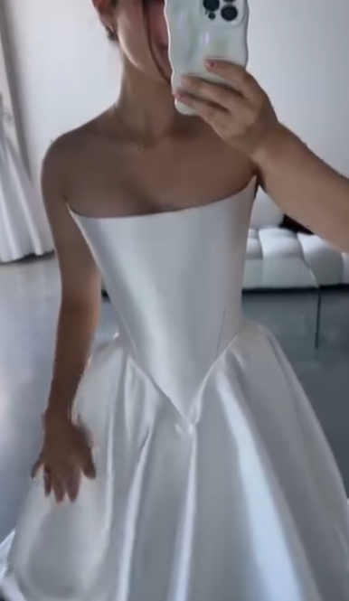 Pretty Wedding Dress Ball Gown Strapless White Satin Long Wedding Dresses Bridal Gowns
