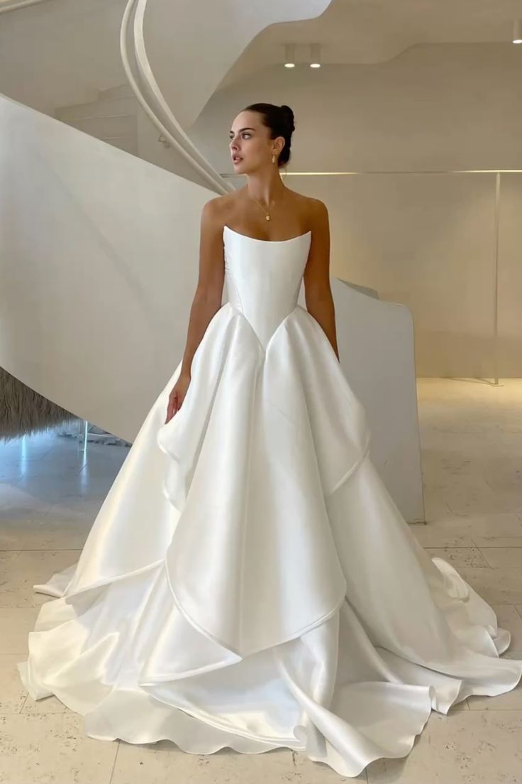 Pretty Wedding Dress Ball Gown Strapless White Satin Long Wedding Dresses Bridal Gowns Main image